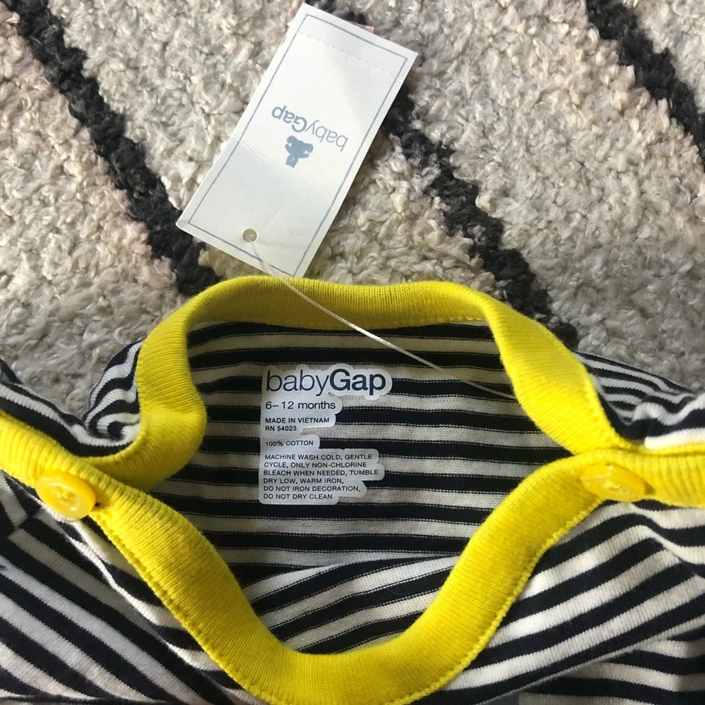 Baby Gap long sleeve onesie NWT
